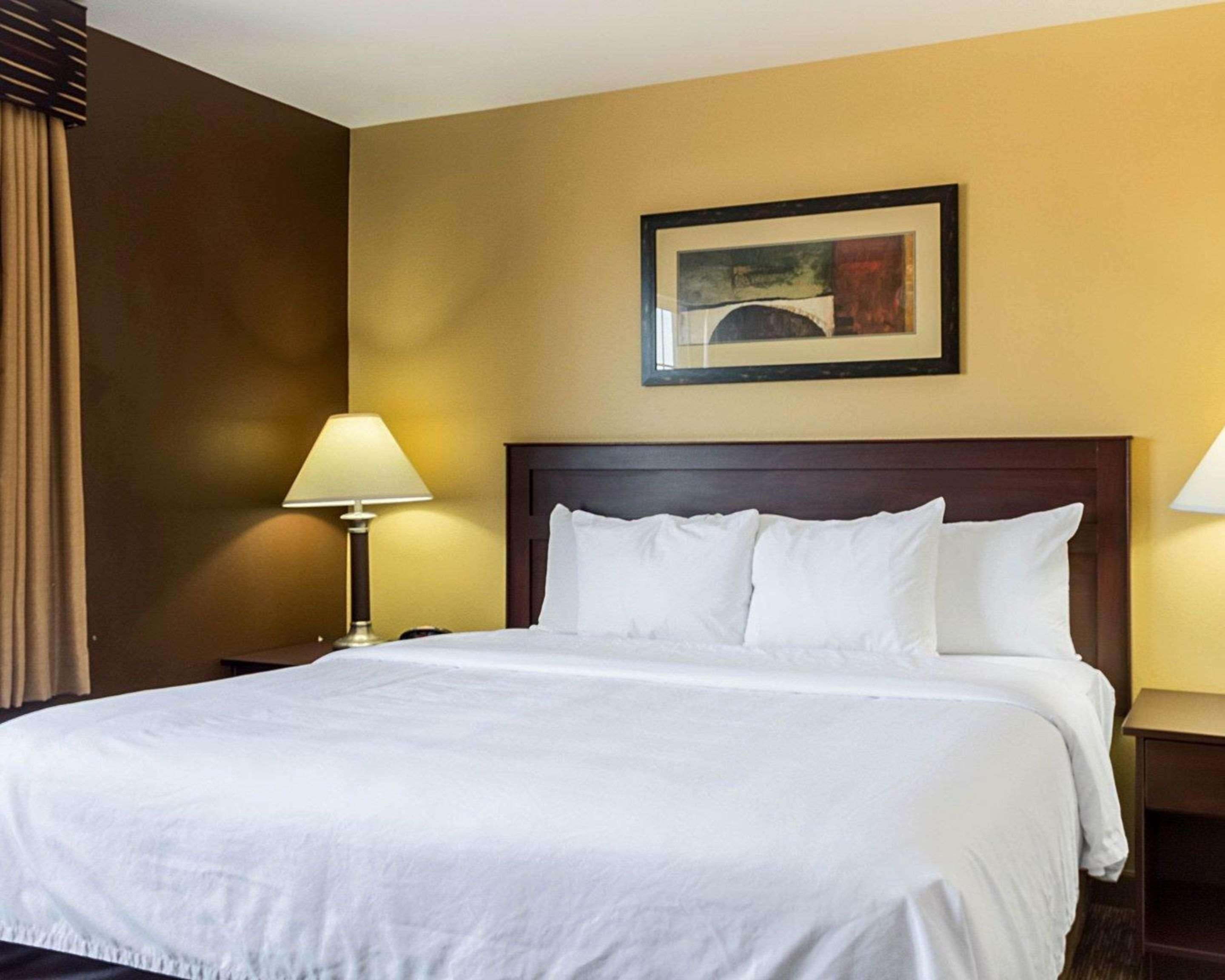 Mainstay Suites Minot Exteriör bild