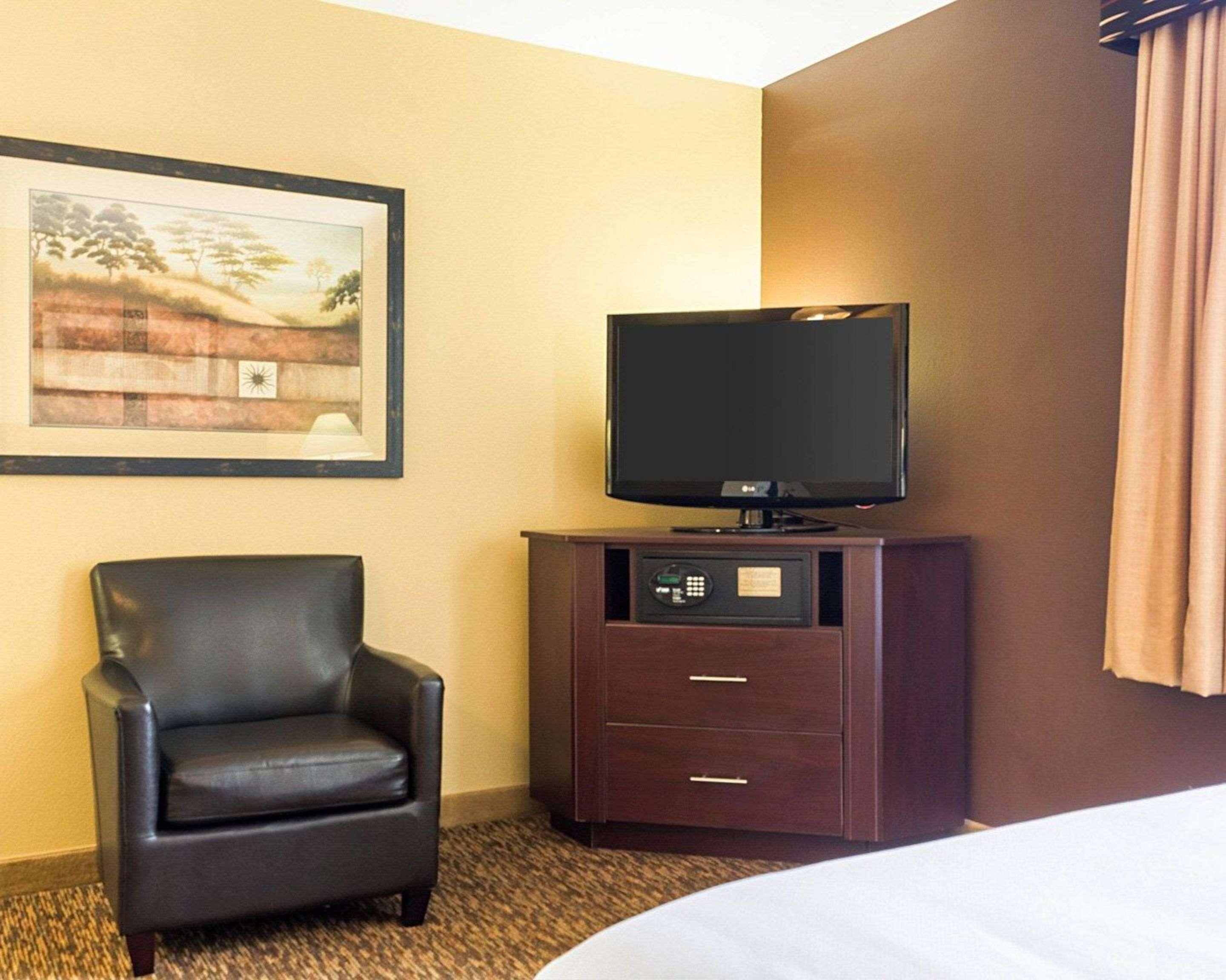 Mainstay Suites Minot Exteriör bild