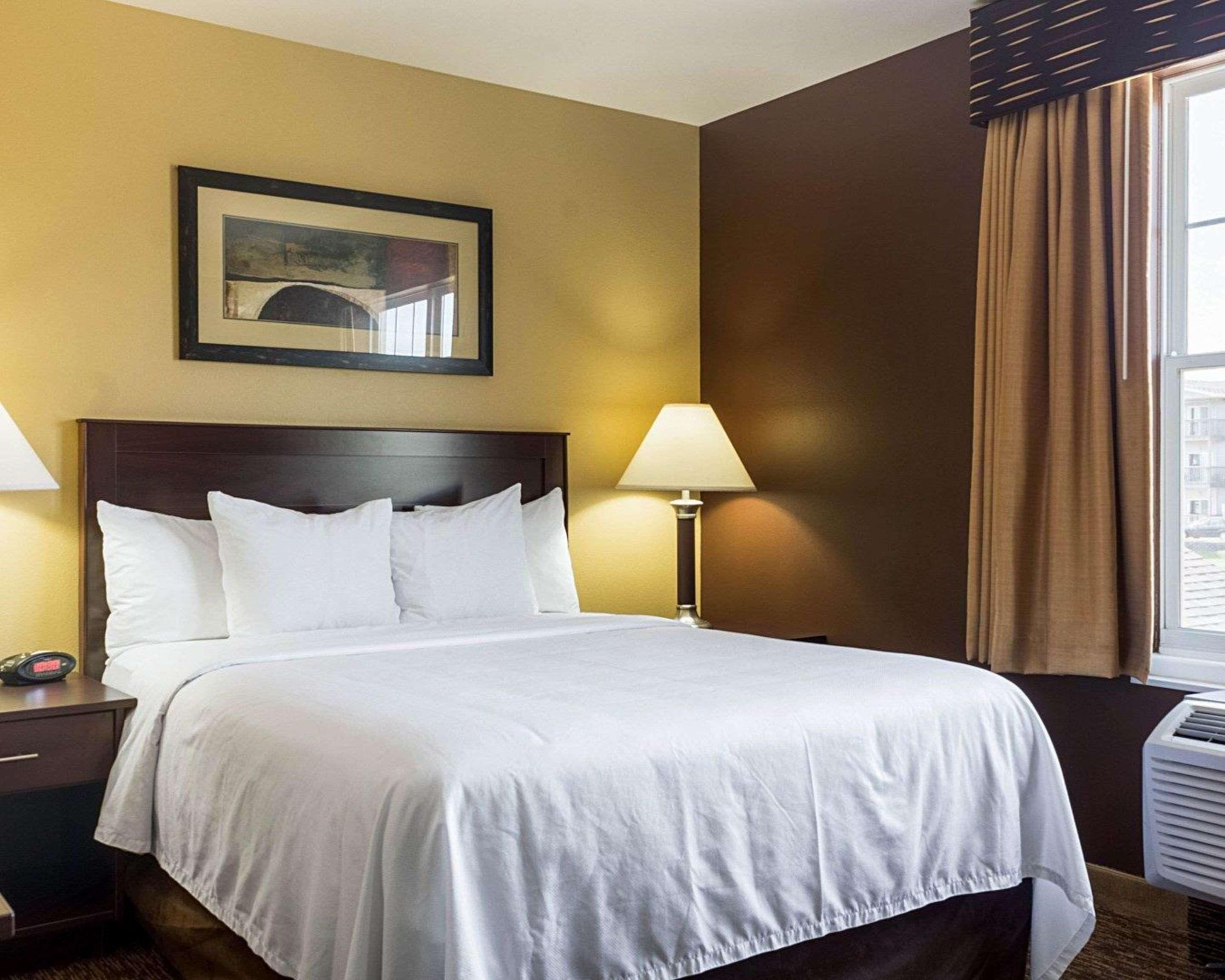 Mainstay Suites Minot Exteriör bild
