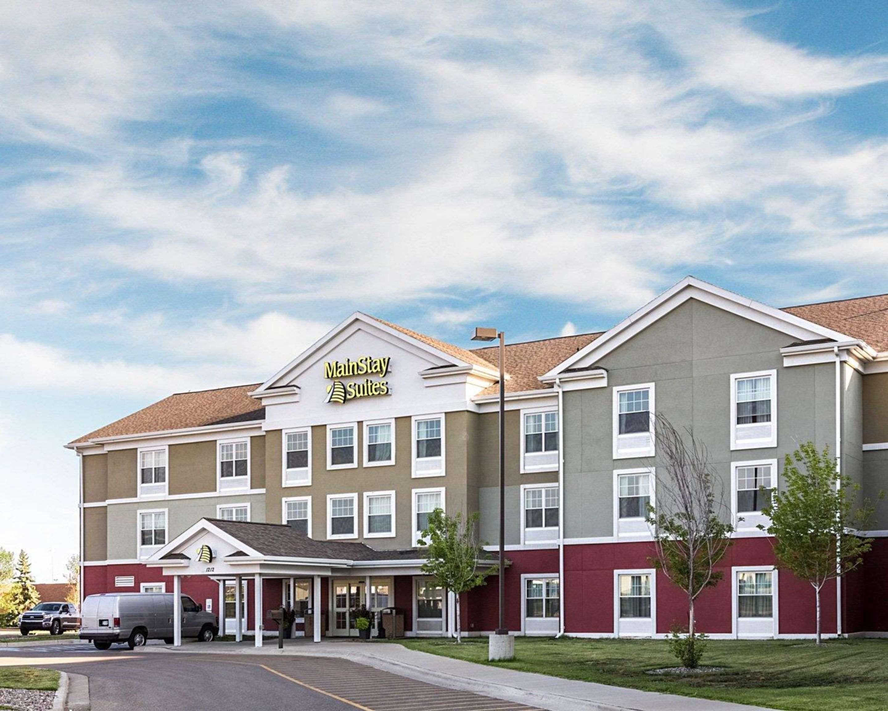 Mainstay Suites Minot Exteriör bild