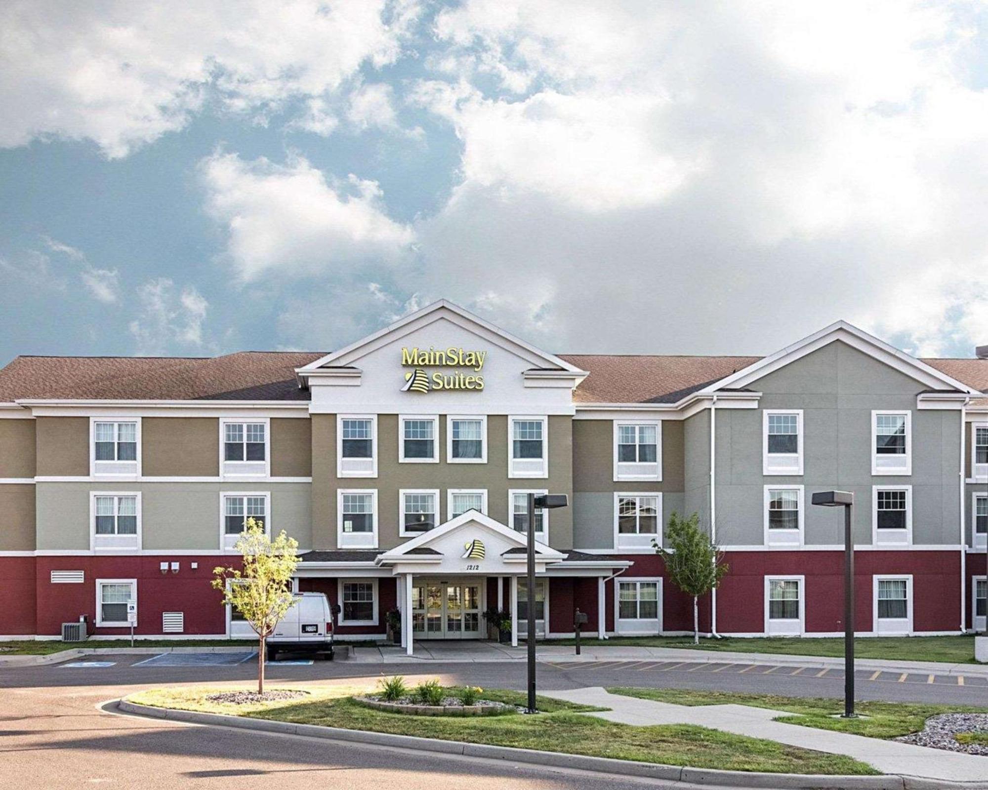 Mainstay Suites Minot Exteriör bild