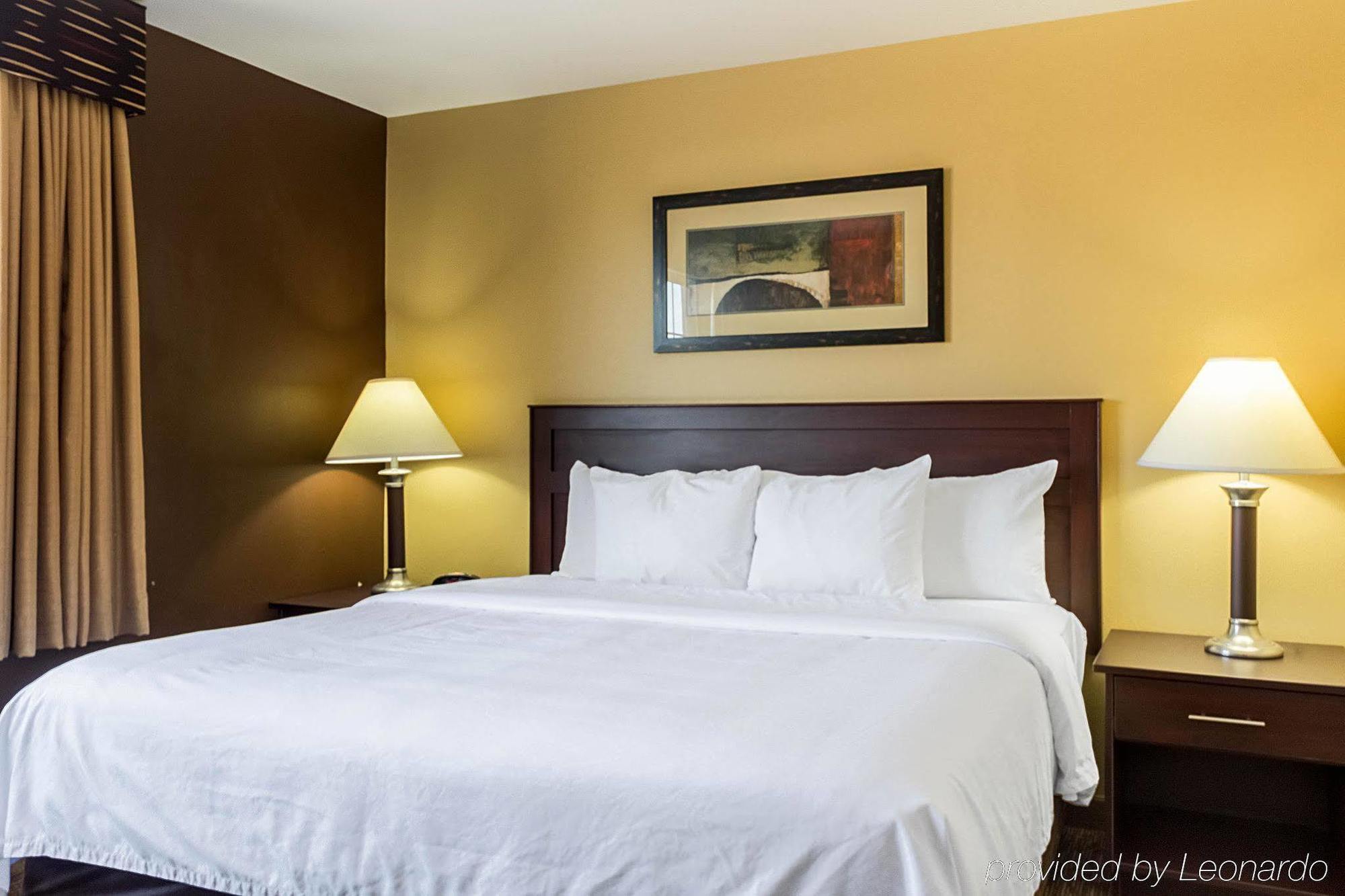 Mainstay Suites Minot Exteriör bild